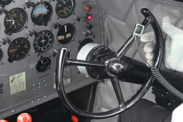 DC3 kokpit direksiyon pilot