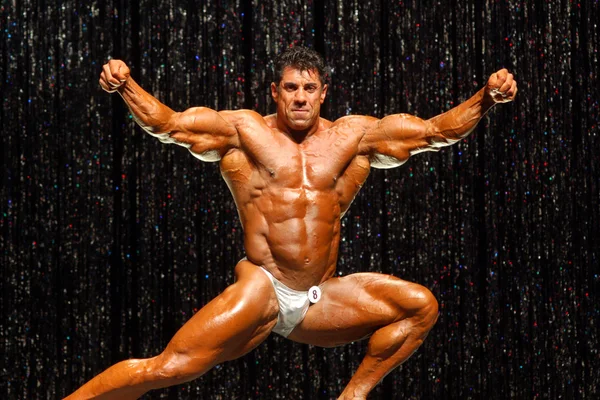 Profi-Bodybuilder — Stockfoto