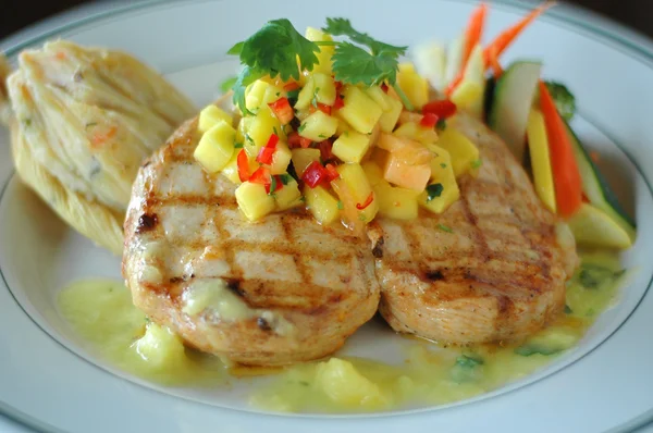 tavuk ve dolmasıyla akşam yemeği