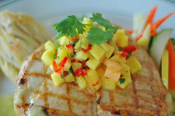 tavuk ve dolmasıyla akşam yemeği