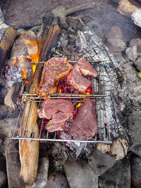 Steaks grilling — Stock Photo, Image