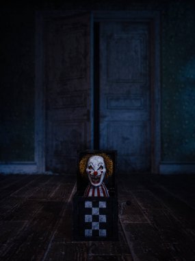 Kutudaki Kötü Jack terk edilmiş evde yerde duran palyaço oyuncağına musallat oldu. Cadılar Bayramı korku hikayesi konsepti 3 boyutlu yorumlama.