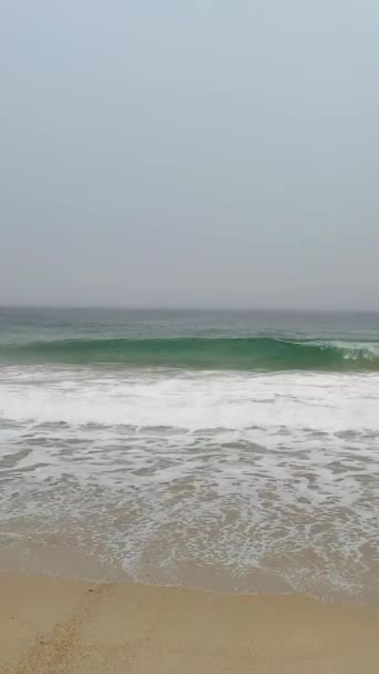 Waves Atlantic Ocean Crushing Beach Nazare Portugal Short Vertical Video — 图库视频影像