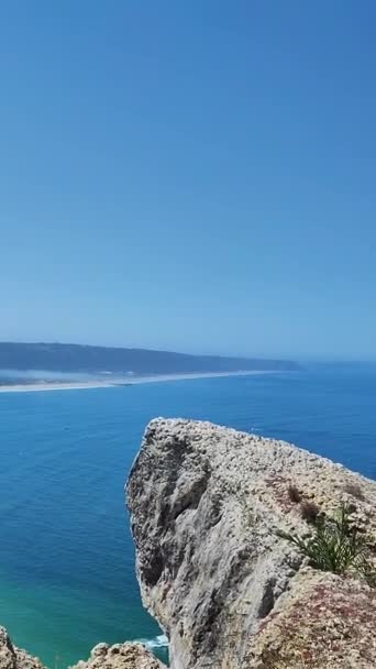 Atlantic Ocean Shoreline Nazare Beach Portugal Short Vertical Video — 图库视频影像