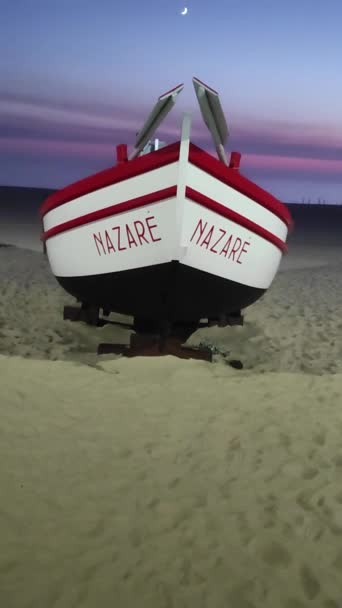 Old Fisherman Boat Displayed Shore Nazare Portugal Short Vertical Video — ストック動画