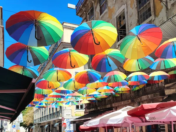 Růžová Ulice Lisabonu Portugalsko Barevné Deštníky Dekorace Létě Roku 2022 — Stock fotografie