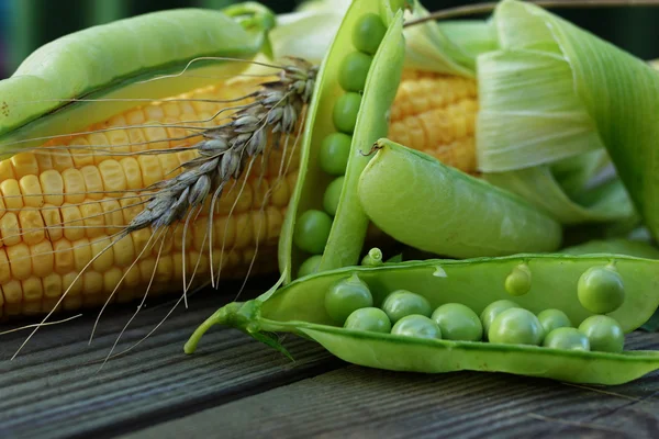 Pods of peas and corn — Stock Photo, Image