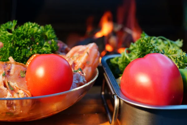 Carne di verdure e salsicce per grigliate e barbecue — Foto Stock