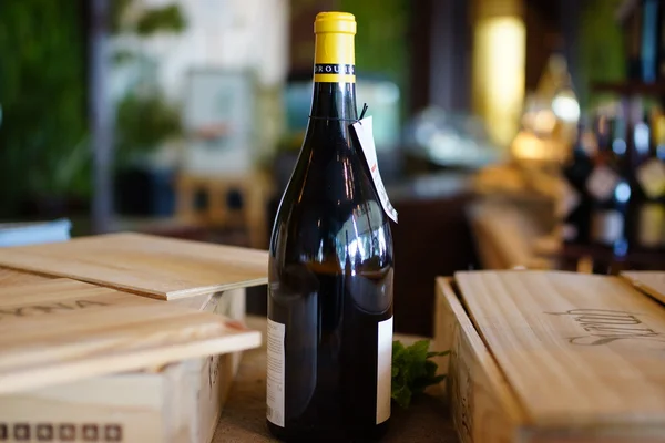 Zátiší s láhev na víno, sklo a korek — Stock fotografie