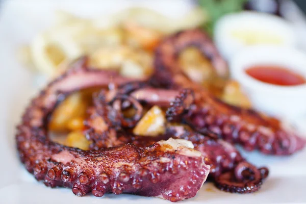 Sea food: grilled octopus — Stock Photo, Image