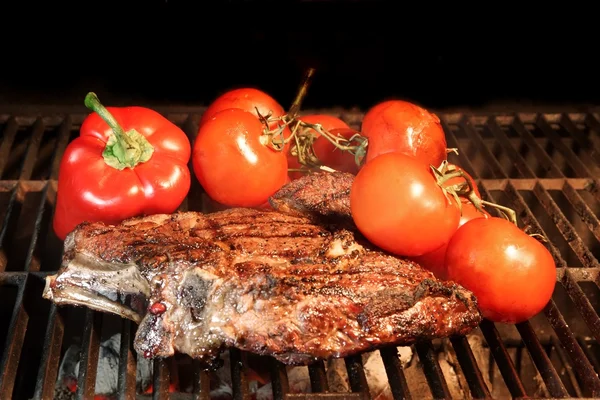 Tenderloin steak on BBQ grill with vegetables — Stock Photo, Image