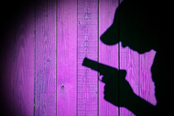 Silhouette eines Mannes mit einer Handfeuerwaffe, xxl Bild — Stockfoto