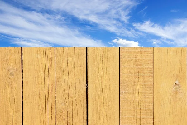 Wooden Grungy Fence and cloudy sky, XXXL Backgrond — Stock Photo, Image