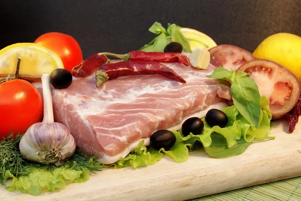 Bodegón con carne fresca y verduras, XXXL — Foto de Stock
