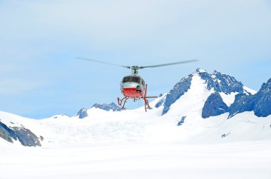 Karda kalktıktan helikopter