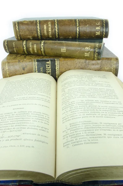 Bir yığın eski kitap.