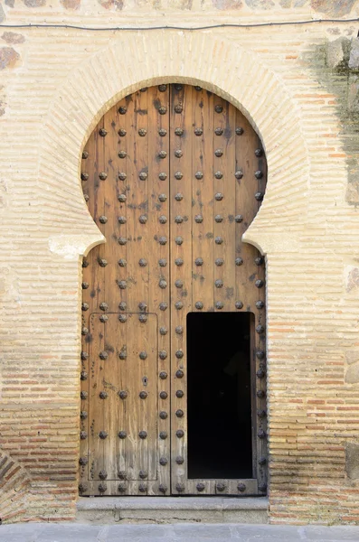 Kapı açık.