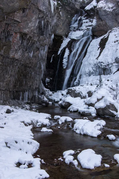 Cascada del Estreito nevada. Ordesa.