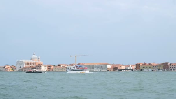 Tráfico Transporte Acuático Famoso Horizonte Del Canal Venecia Transportes Públicos — Vídeos de Stock