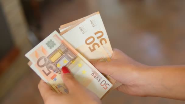 Frauen Zählen Euro Banknoten Sparen Geld Wirtschaft Finanziert Krise — Stockvideo