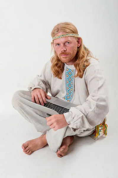 Man with laptop — Stock Photo, Image