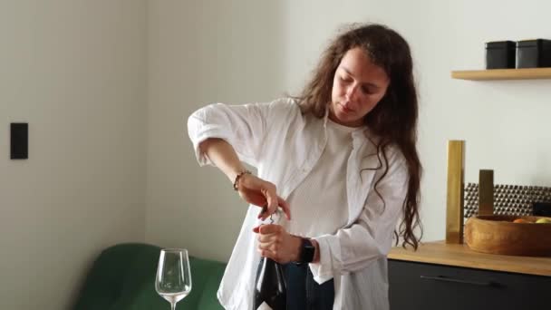 Young Brunette Curly Woman Screwing Corkscrew Cork Effort Trying Open — Stok Video