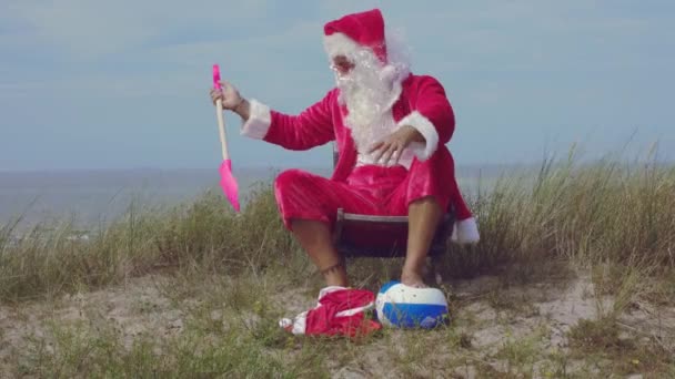 Šťastný Santa Claus Zve Vás Vychutnat Svobodu Dovolené Severním Moři — Stock video