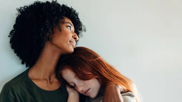 Two Mixed Race Women Love Red Hair Curly Hair Female — Stock Photo, Image