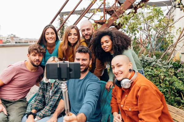 Grup Tineri Care Fac Selfie Grup Sfârșitul Vacanței Sau Sfârșitul — Fotografie, imagine de stoc