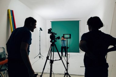 Bir televizyon programında rol almak - Kaydetmek ve yayınlamak