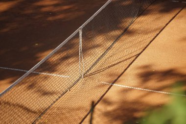 Bükreş, Romanya - 27 Eylül 2021: Bükreş 'te Clay tenis kortu yukarıdan görüldü.