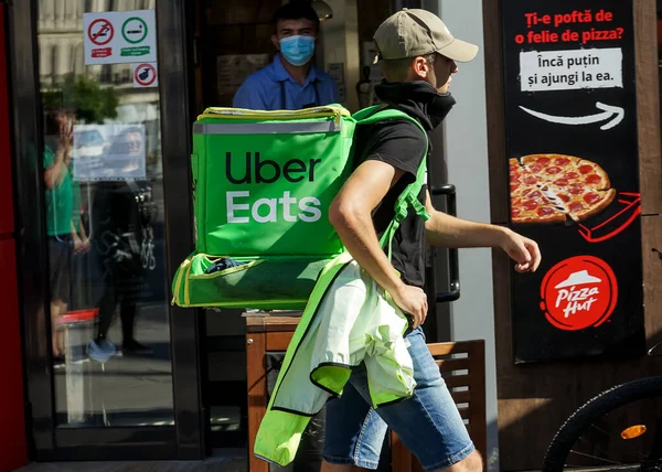 Bucharest Romania September 2021 Uber Eats Food Delivery Courier Delivers — Stock Photo, Image