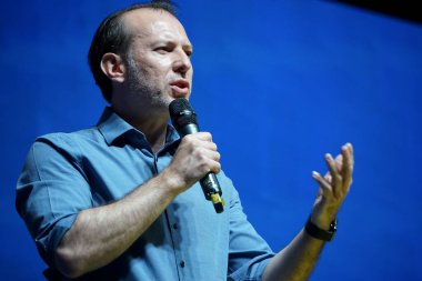 Bükreş, Romanya - 24 Temmuz 2021: Romanya Başbakanı Florin Citu PNL (Ulusal Liberal Parti) Koordinasyon Komitesi toplantısında konuştu.