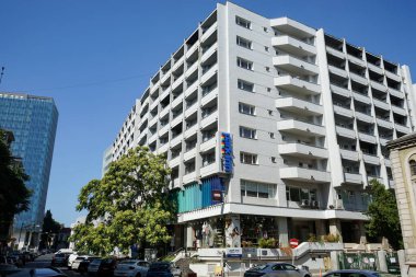 Bükreş, Romanya - 15 Ağustos 2021: Bükreş 'teki Radisson Bükreş Hotel & Residence' in Park Inn 'i. Bu resim sadece editörler içindir..