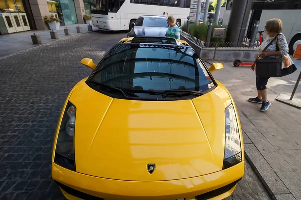 Bukarest Rumänien August 2021 Ein Gelber Lamborghini Gallardo Spyder Von — Stockfoto