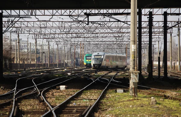 Βουκουρέστι Ρουμανία Μαρτίου 2022 Επιβατικό Τρένο Φτάνει Στο Βόρειο Σιδηροδρομικό — Φωτογραφία Αρχείου