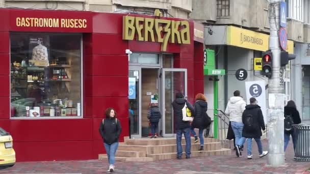 루마니아 부쿠레슈티 2022 러시아 음식을 매장중 가게는 공개적으로 우크라이나에 러시아의 — 비디오