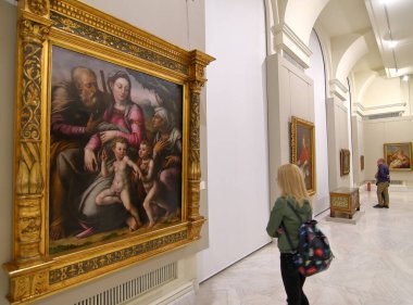 Bükreş, Romanya - 20 Mayıs 2017: Romanya Ulusal Sanat Müzesindeki Uzun Müzeler Gecesi halka ve medyaya ücretsiz olarak açıldı. Sadece yazı işleri için resim.