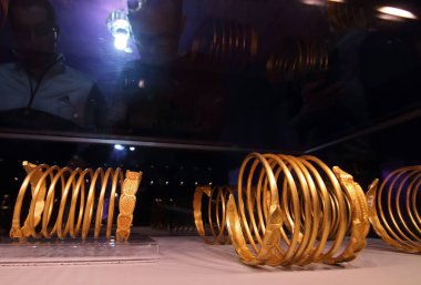 Bükreş, Romanya - 20 Mayıs 2017: Romanya Ulusal Tarih Müzesindeki Uzun Müzeler Gecesi halka ve medyaya ücretsiz olarak açıldı. Sadece yazı işleri için resim.