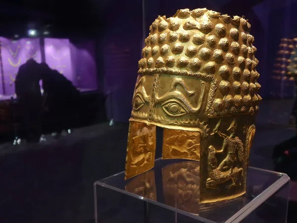 Bükreş, Romanya - 19 Mayıs 2018: Romanya Ulusal Tarih Müzesi 'ndeki Uzun Müzeler Gecesi halka ve medyaya ücretsiz olarak açıldı. Sadece yazı işleri için resim.