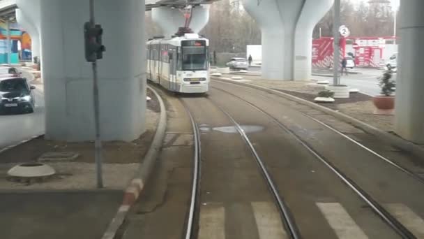 Bukurešť Rumunsko Března 2022 Rumunská Tramvaj V3A 2010 Projíždí Pod — Stock video