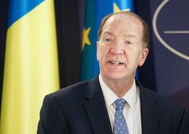 Bükreş, Romanya - 14 Nisan 2022: Dünya Bankası Başkanı David Malpass Romanya 'ya yaptığı ziyarette en üst düzey yetkililerle görüştü. Bu resim sadece editörler içindir..
