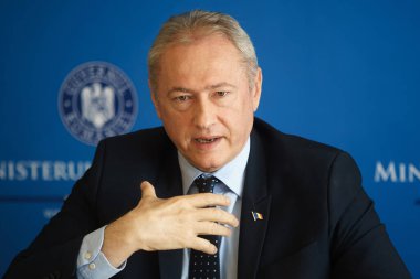 Bükreş, Romanya - 20 Mayıs 2022: Romanya Mali İdare Dairesi yeni başkanı Lucian Ovidiu Heius basın toplantısı düzenledi.