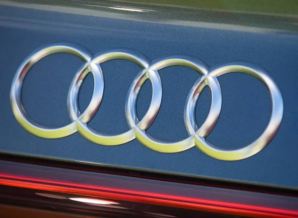 Bukarest Rumänien Maj 2020 Logotypen För Blå Audi Tron Sportback — Stockfoto