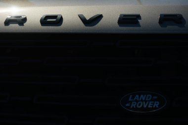 Bükreş, Romanya - 20 Mayıs 2022: Bir Range Rover Plug-in Hybrid araba. Bu resim sadece editörler içindir..