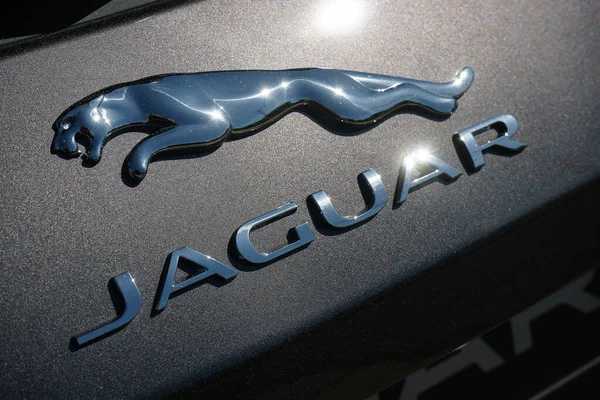 Bucarest Rumania Mayo 2022 Detalle Del Emblema Jaguar Leaper Coche — Foto de Stock