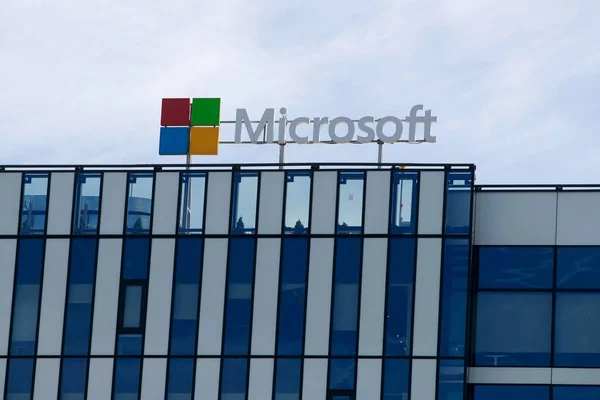 Bucarest Roumanie Mai 2022 Logo Microsoft Est Visible Dessus Son — Photo