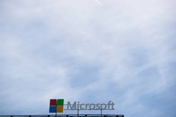 Bucareste Romênia Maio 2022 Logotipo Microsoft Visto Acima Sua Sede — Fotografia de Stock