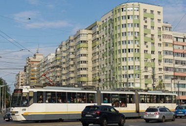 Bükreş, Romanya - 07 Temmuz 2022: Iancului Mahallesi, Mihai Bravu Yolu ile Iancului Yolu kavşağında.