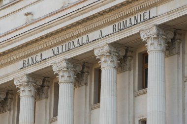 Bükreş, Romanya - 26 Temmuz 2022: Romanya Merkez Bankası, Romanya 'nın Bükreş kentindeki Doamnei caddesinde 1937-1944 yılları arasında inşa edilen BNR Sarayı' nın yeni kanadı.